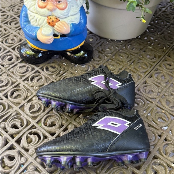 Lotto Storm Girl’s Purple and Black Soccer Cleats Soccer shoes Size 10 - Picture 1 of 6